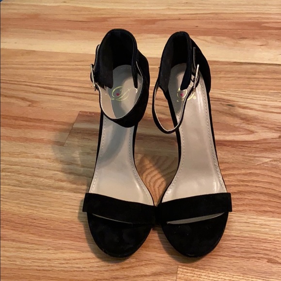 Black velvet heels - Picture 2 of 5